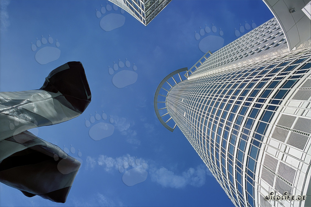 Architectural Masterpiece: The Impressive DZ-Bank Skyscraper in Frankfurt