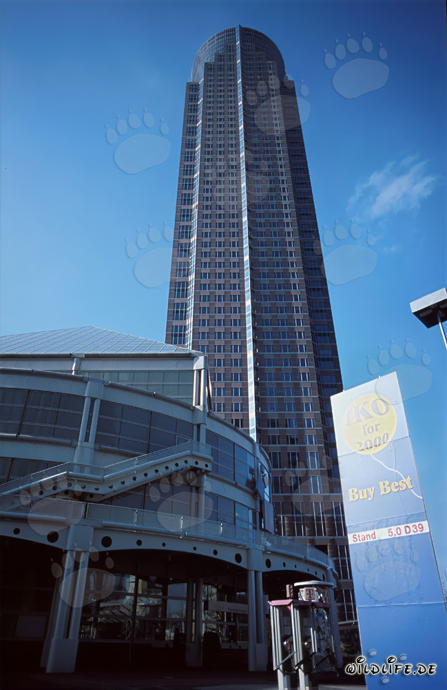 Affascinante Torre della Fiera di Francoforte