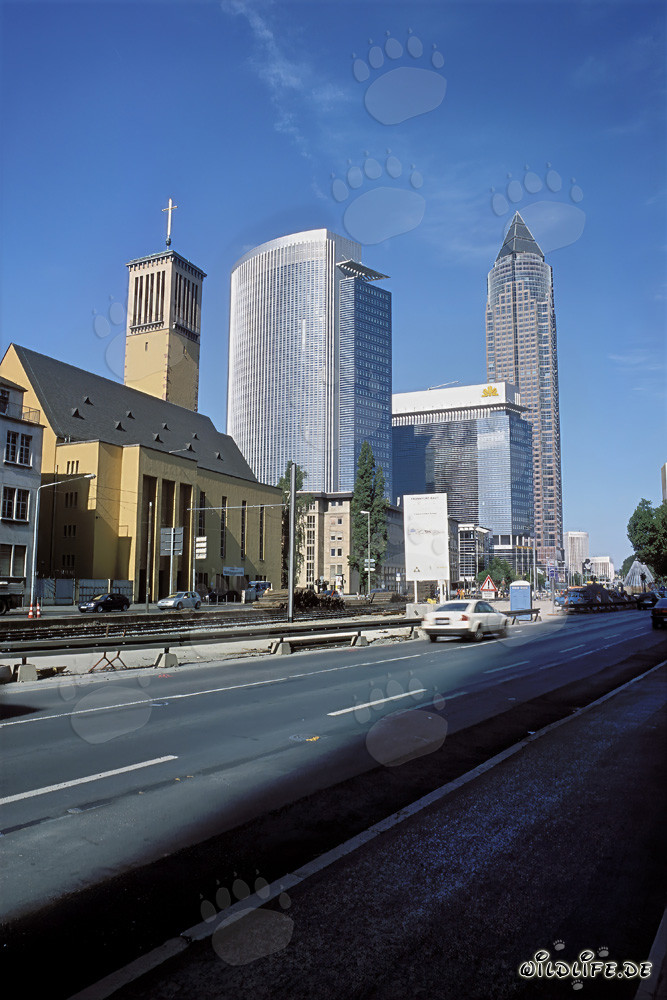 Messeturm - Gratte-ciel à Francfort