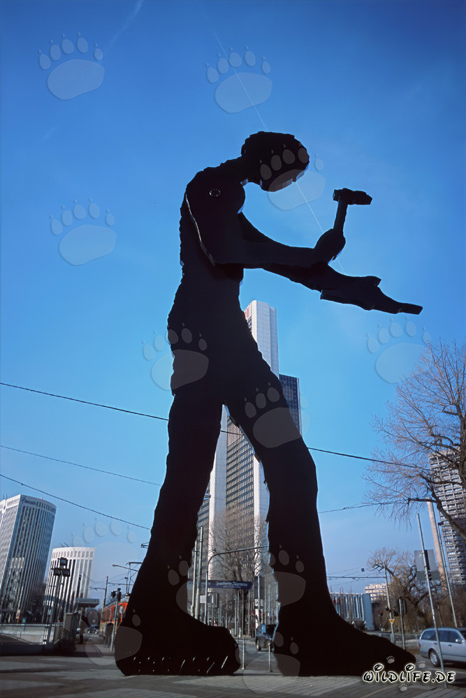 Hammering Man vor dem Messeturm in Frankfurt am Main, Hessen, Deutschland