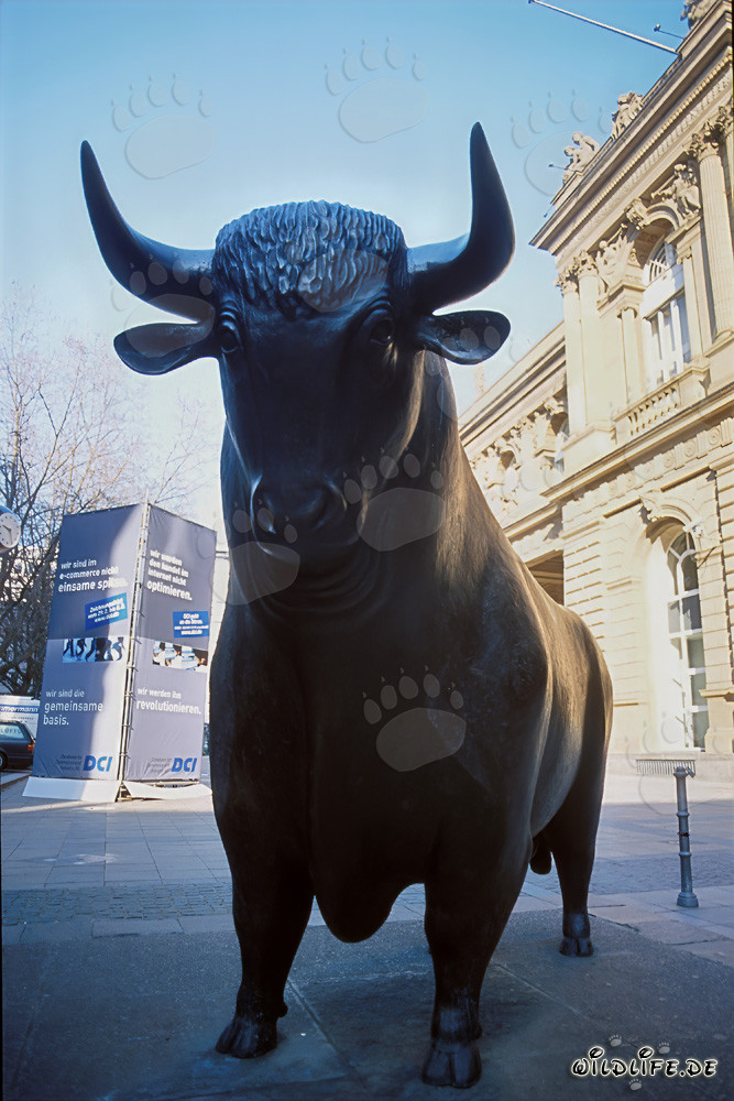 Toro frente a la Bolsa de Fráncfort