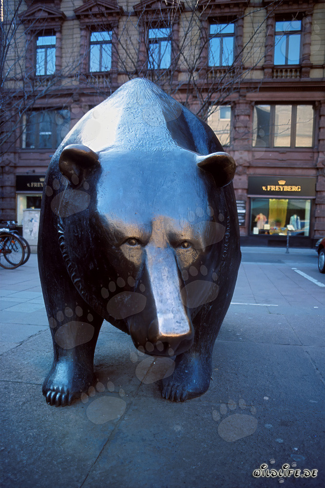 Bull and Bear in front of the Frankfurt Stock Exchange