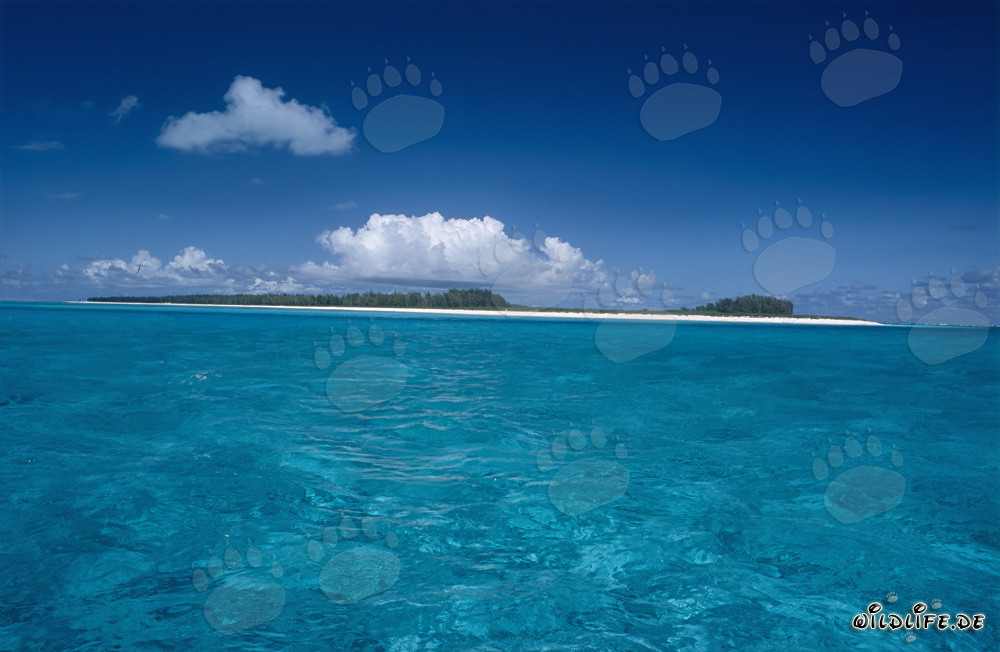 Wolken über einer Midway Insel
