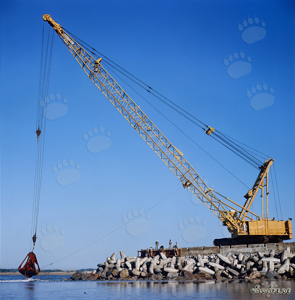 Baggerarbeiten mit Manitowoc 4600 am North Headland in Richards Bay Hafen