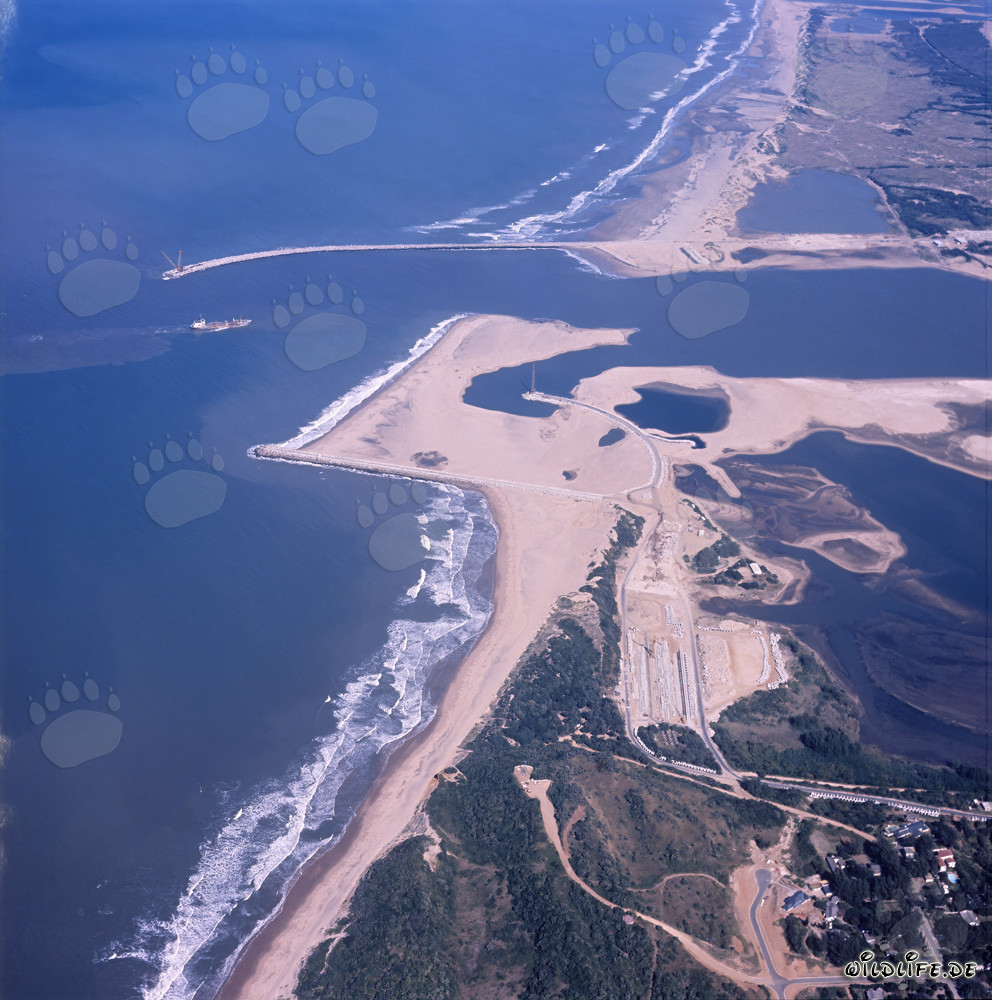 Luftaufnahme des Hafenausbaus in Richards Bay, Südafrika