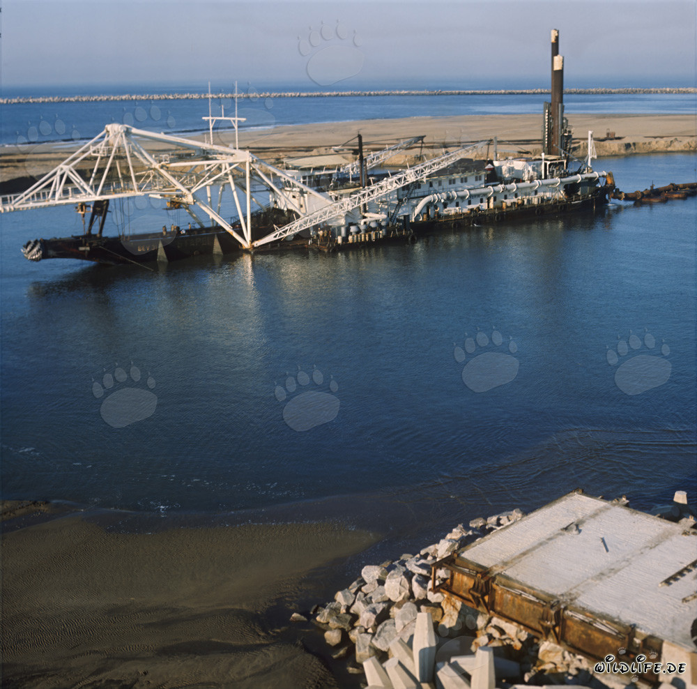 Draga de succión con cabezal de corte Beverwijk 31 en el puerto de Richards Bay, Sudáfrica