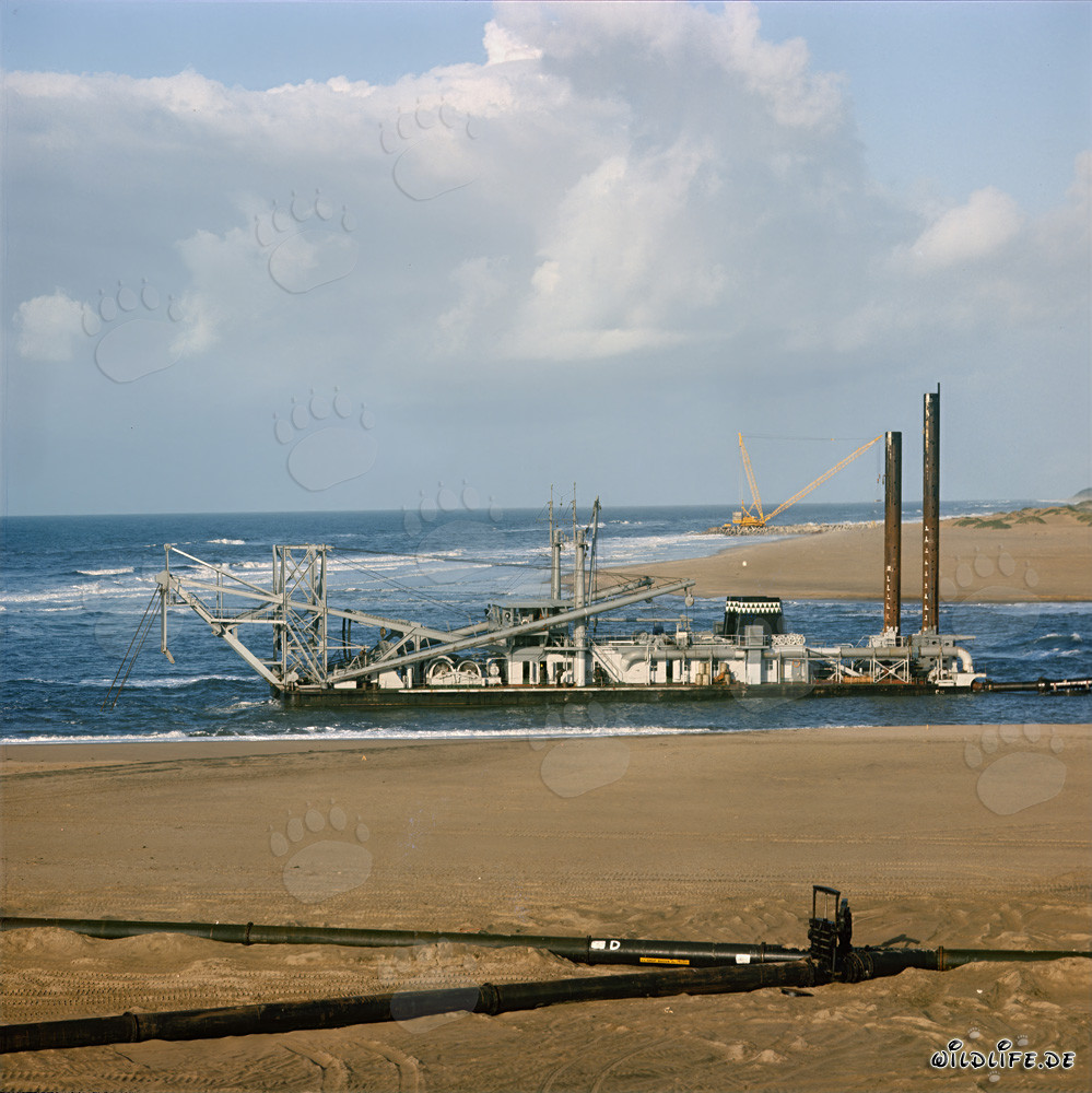 Schneidkopfspuelbagger bei der Hafenerweiterung in Richards Bay, Südafrika