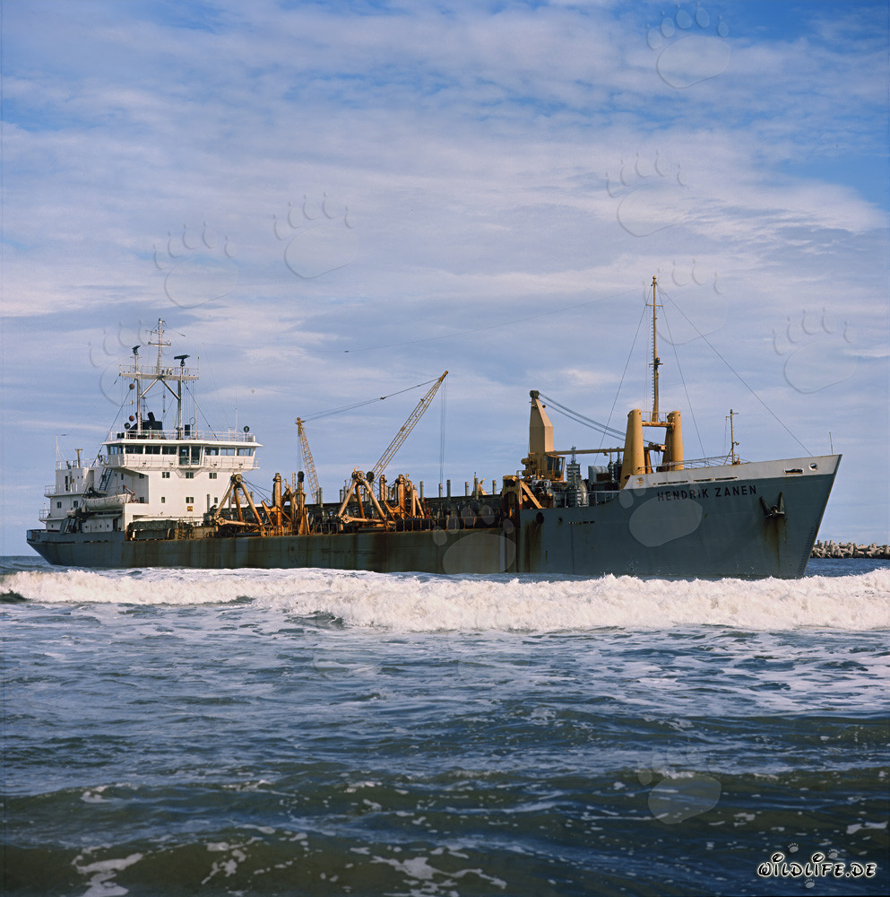 Trailing Suction Hopper Dredger HENDRIK ZANEN at Work in Richards Bay Harbour