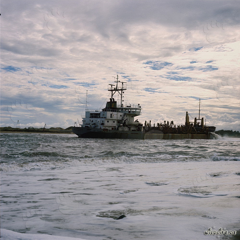 Draga de tolva HENDRIK ZANEN en el puerto de Richards Bay, Sudáfrica