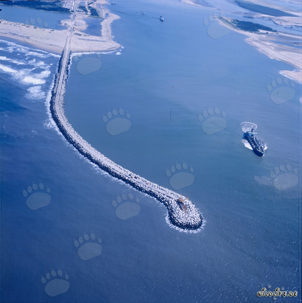 South Breakwater Richards Bay - Protection against huge swell waves