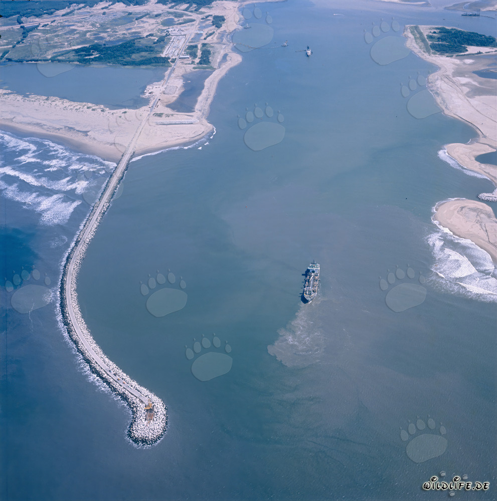 South Breakwater Richards Bay - Protection against the immense swell waves