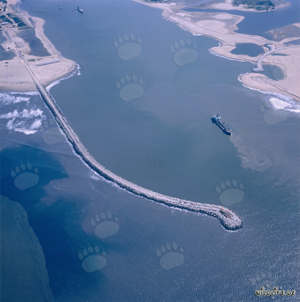 Imposanter südlicher Wellenbrecher in Richards Bay, Südafrika