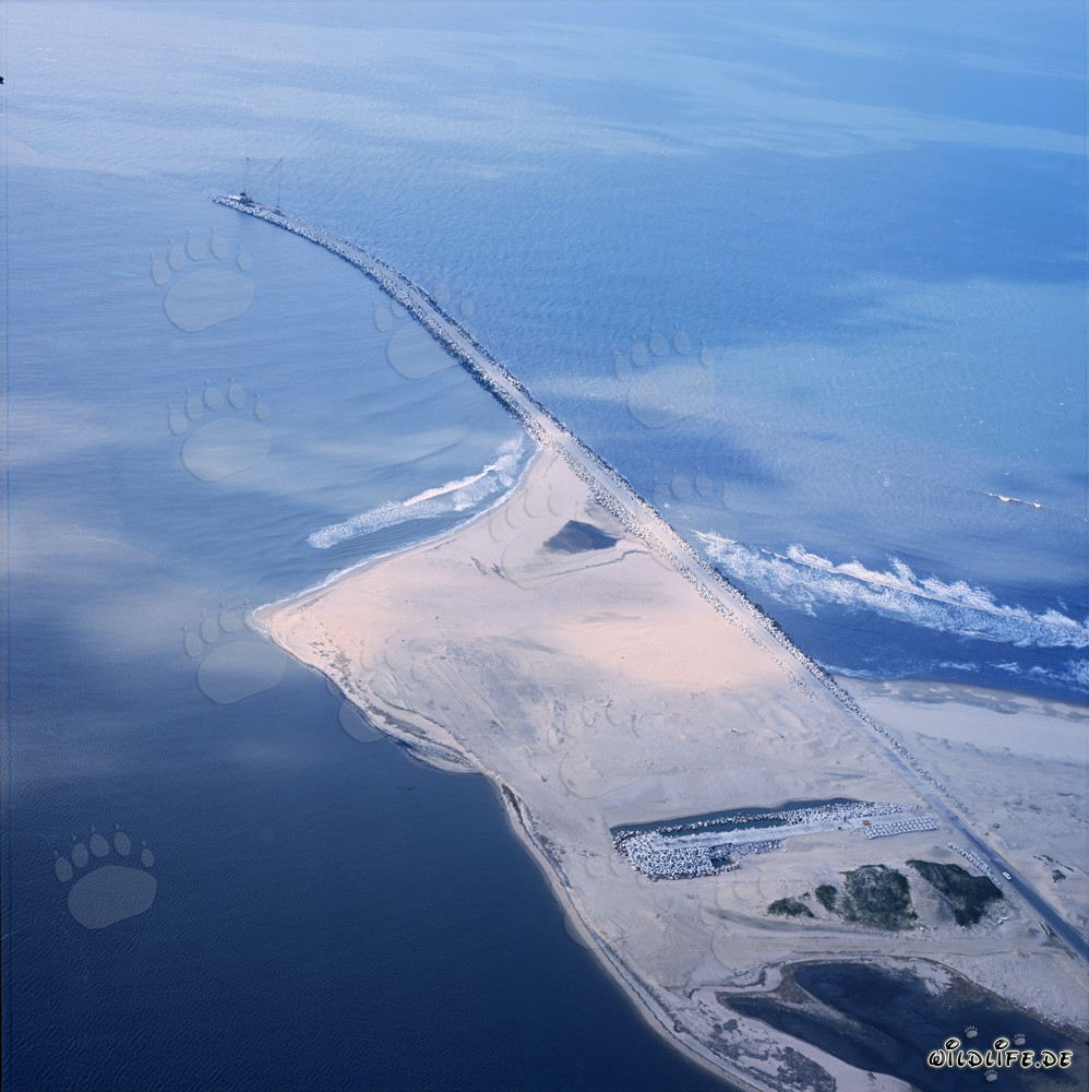 Rompeolas del sur de Richards Bay, protección contra las enormes olas de resaca en la costa este de Sudáfrica