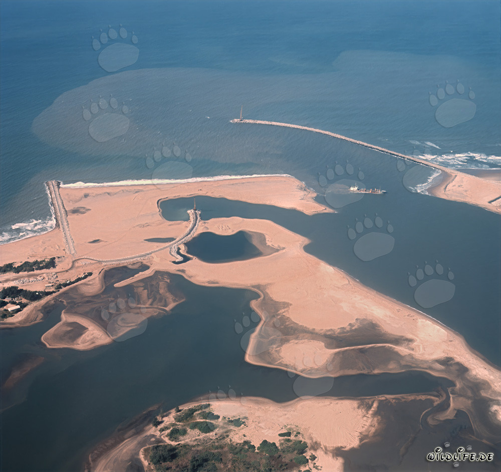 Vista aérea de la expansión del puerto de Richards Bay, Natal, Sudáfrica
