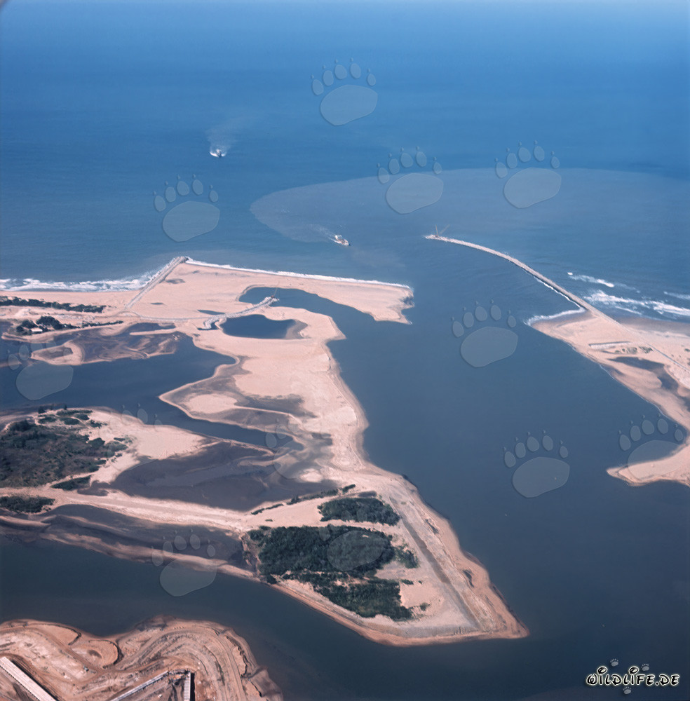 Vista aérea de la expansión del puerto de Richards Bay, Natal, Sudáfrica